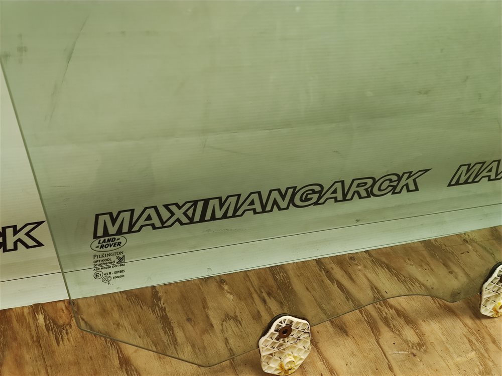 Стекло двери переднее правое Land Rover Discovery L319 AJ41