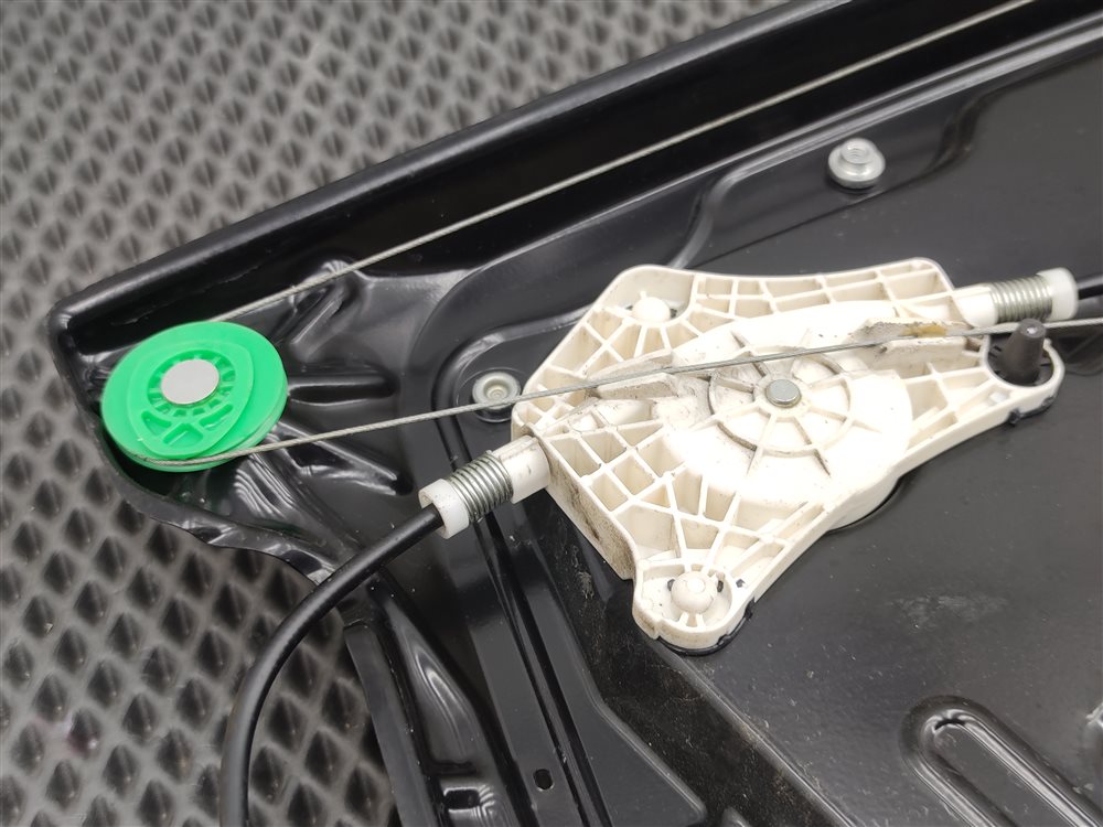 Стеклоподъемник передний правый Discovery 2006 L319 AJ41 Стеклоподъемник передний правый Discovery 2006 L319 AJ41