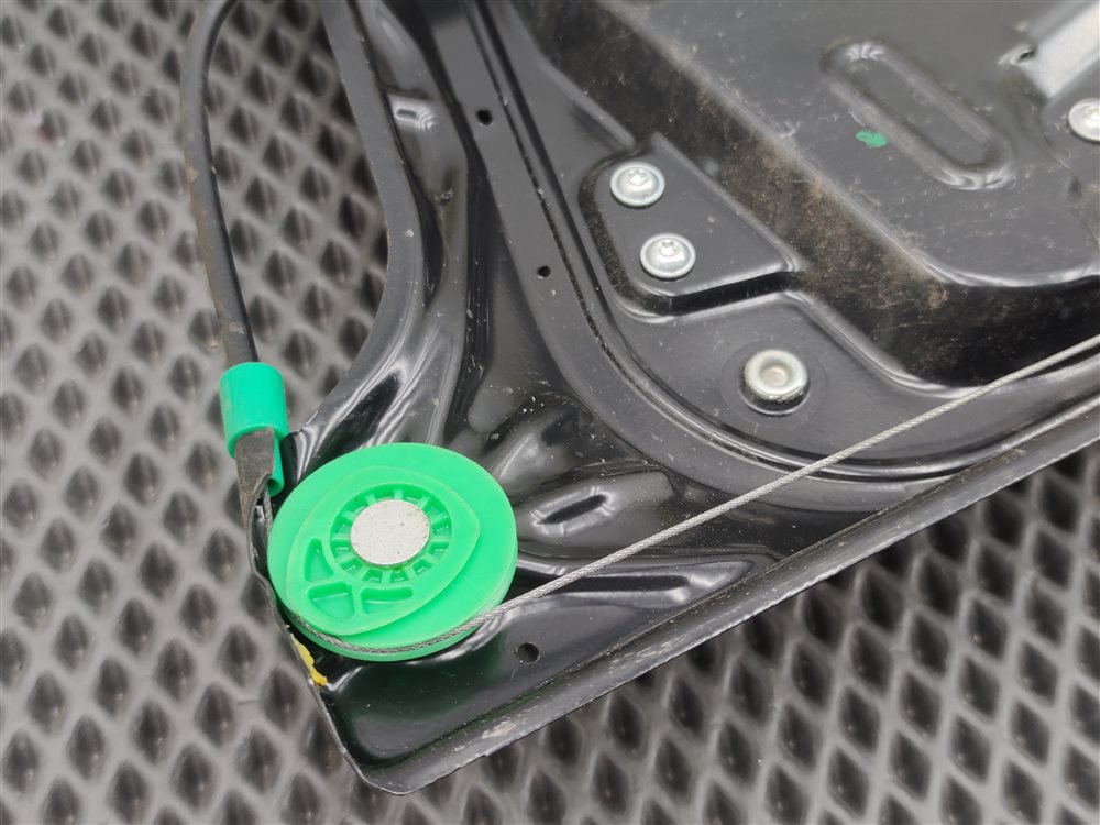 Стеклоподъемник передний правый Discovery 2006 L319 AJ41 Стеклоподъемник передний правый Discovery 2006 L319 AJ41