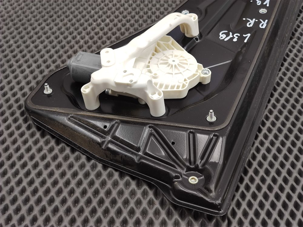 Стеклоподъемник задний правый Land Rover Discovery L319 AJ41