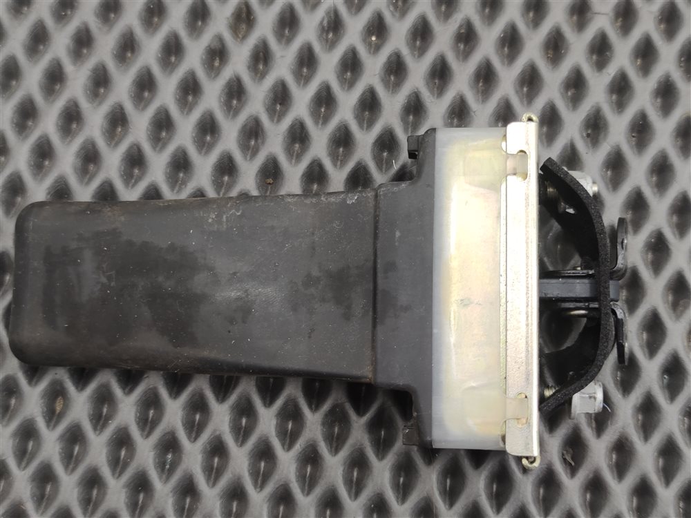 Ограничитель открытия двери задний левый Discovery 2006 L319 AJ41