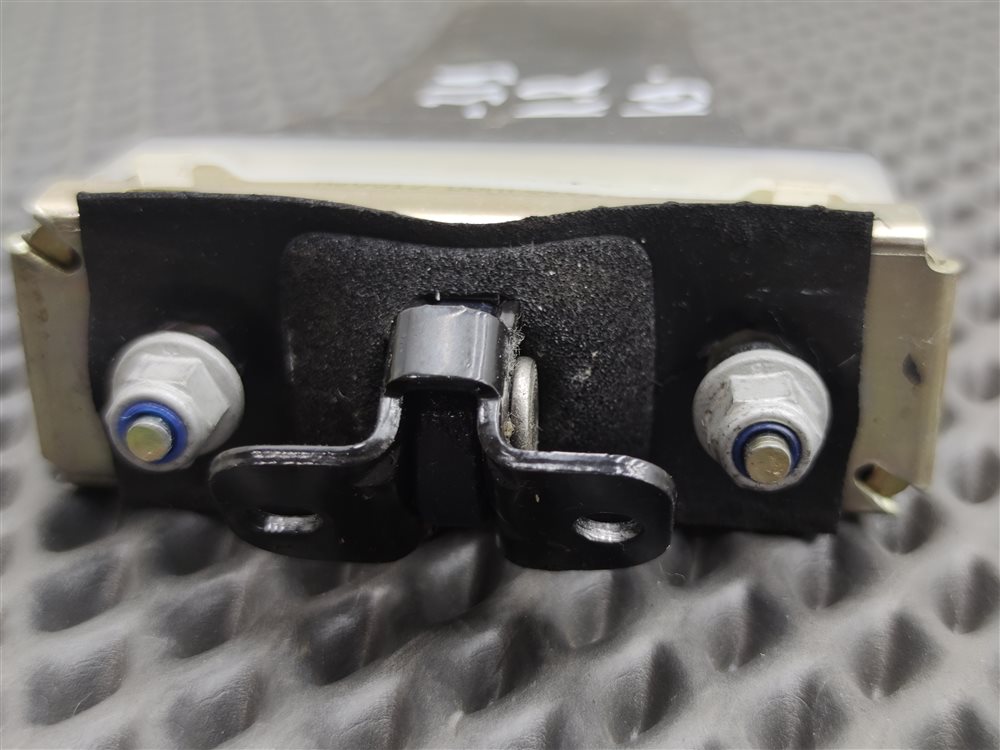 Ограничитель открытия двери задний правый Discovery 2006 L319 AJ41