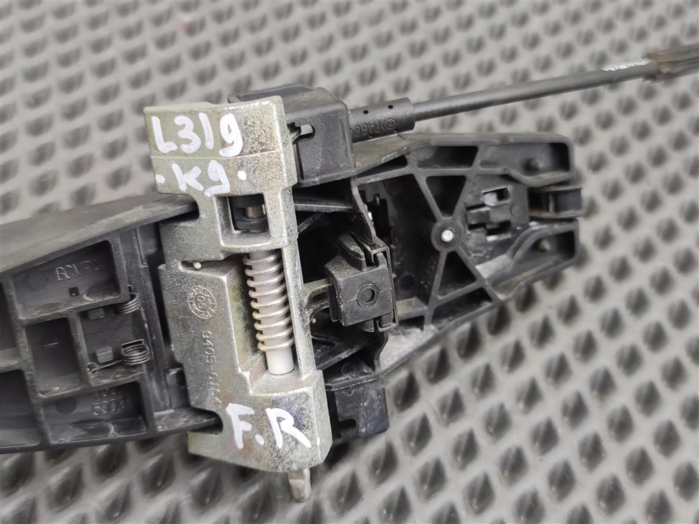 Ручка двери внешняя передняя правая Discovery 2006 L319 AJ41