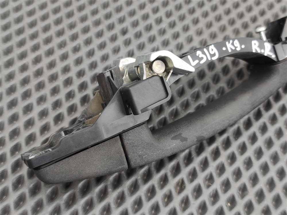 Ручка двери внешняя задняя правая Land Rover Discovery L319 AJ41