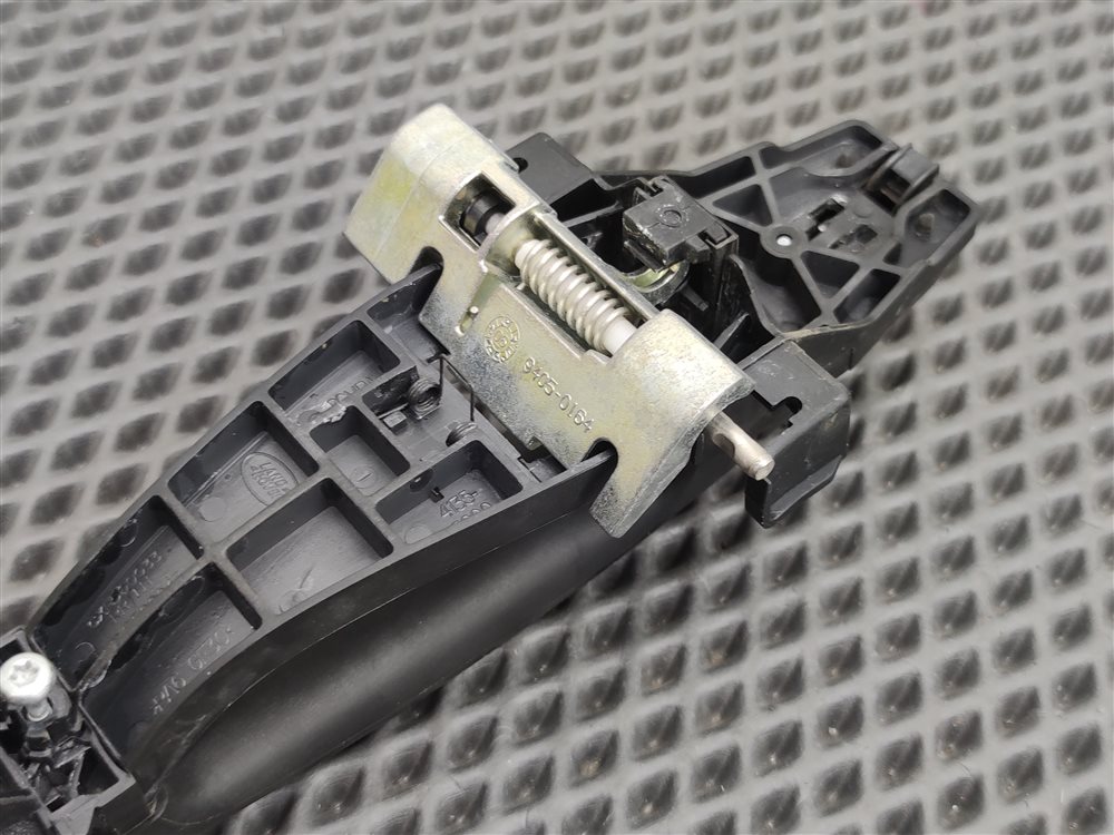 Ручка двери внешняя задняя правая Discovery 2006 L319 AJ41