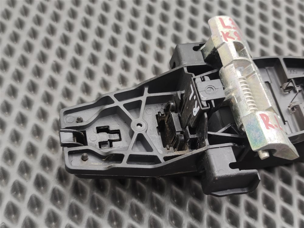 Ручка двери внешняя задняя левая Discovery 2006 L319 AJ41