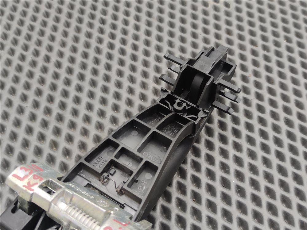 Ручка двери внешняя задняя левая Discovery 2006 L319 AJ41