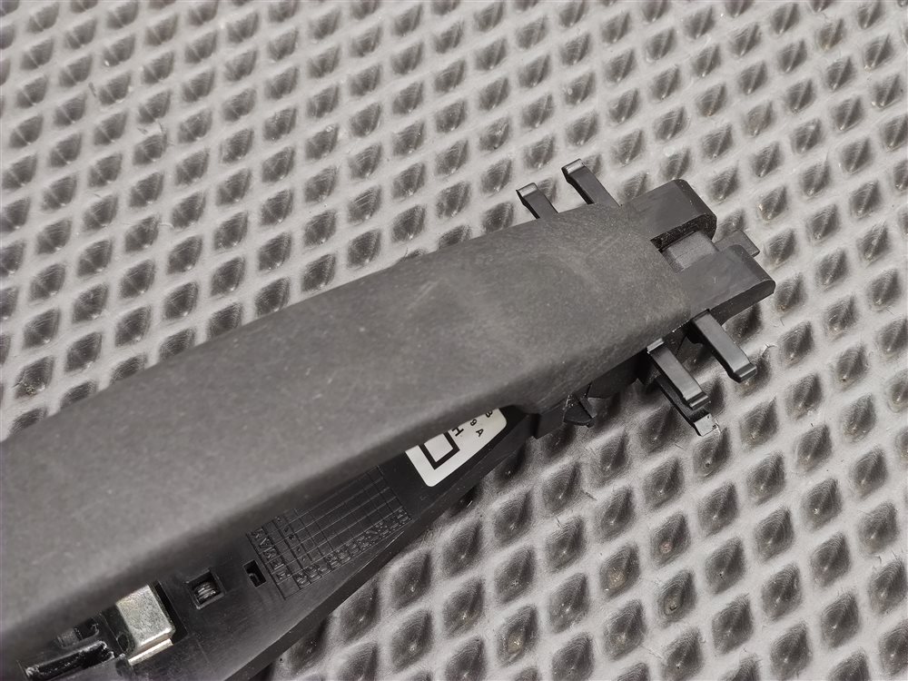 Ручка двери внешняя задняя левая Discovery 2006 L319 AJ41