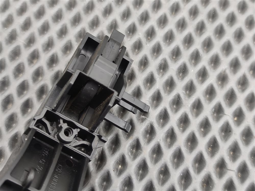 Ручка двери внешняя передняя левая Discovery 2006 L319 AJ41