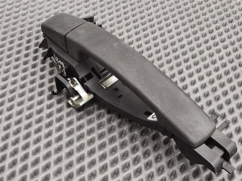 Ручка двери внешняя передняя левая Discovery 2006 L319 AJ41