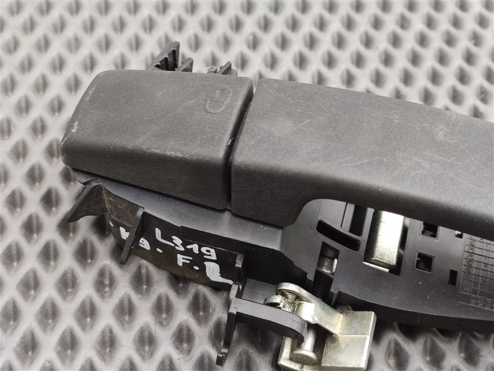 Ручка двери внешняя передняя левая Discovery 2006 L319 AJ41