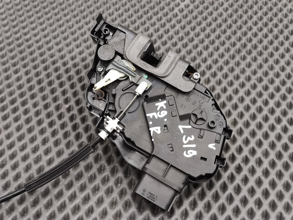 Замок двери передний правый Discovery 2006 L319 AJ41