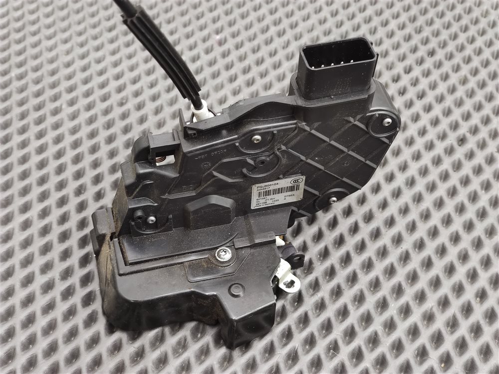 Замок двери передний правый Discovery 2006 L319 AJ41