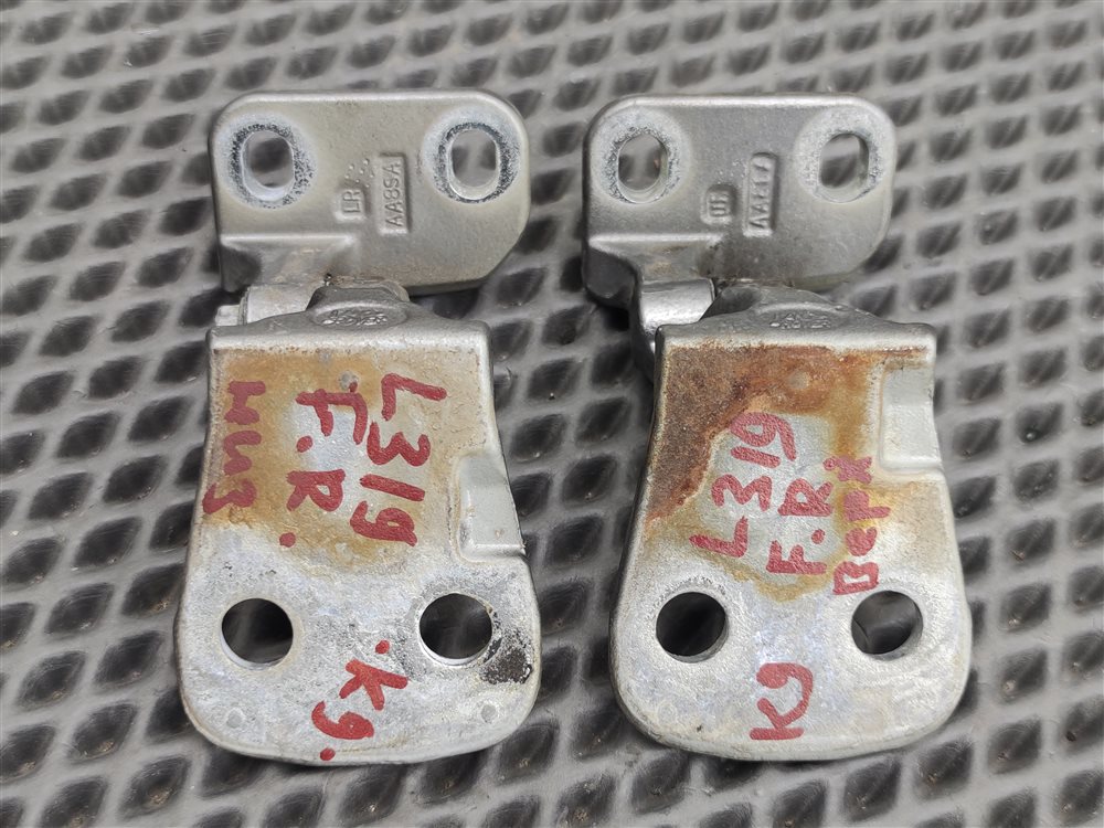 Петли дверные передние правые Land Rover Discovery L319 AJ41 Петли дверные передние правые Land Rover Discovery L319 AJ41