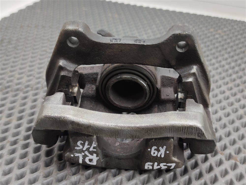 Суппорт тормозной задний левый Discovery 2006 L319 AJ41