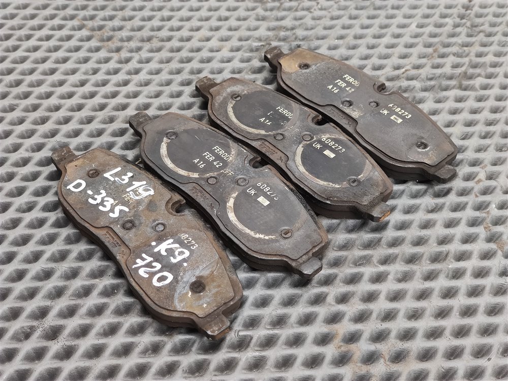 Колодки тормозные передние Land Rover Discovery L319 AJ41