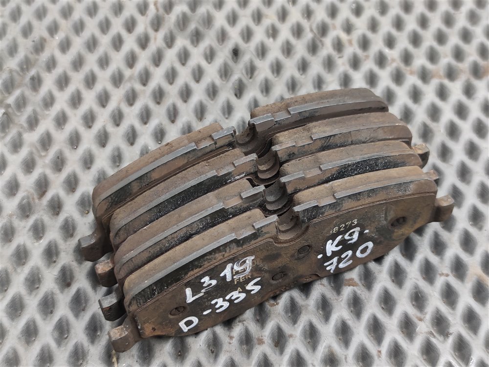 Колодки тормозные передние Discovery 2006 L319 AJ41