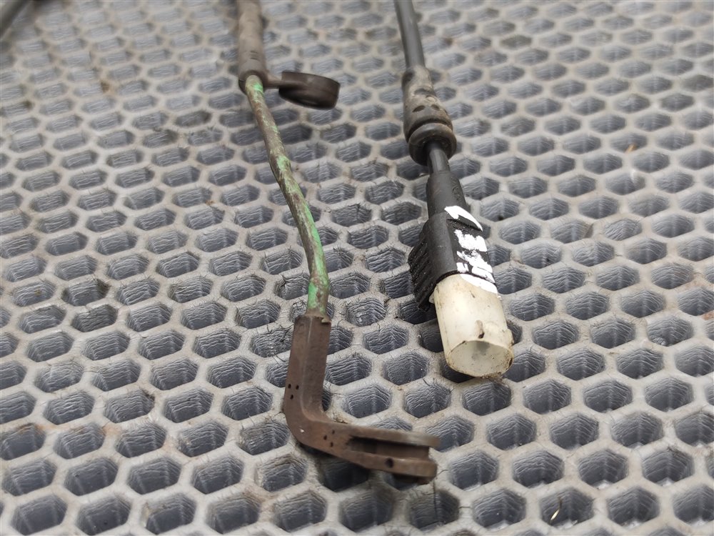 Датчик износа тормозных колодок задний Land Rover Discovery L319 AJ41