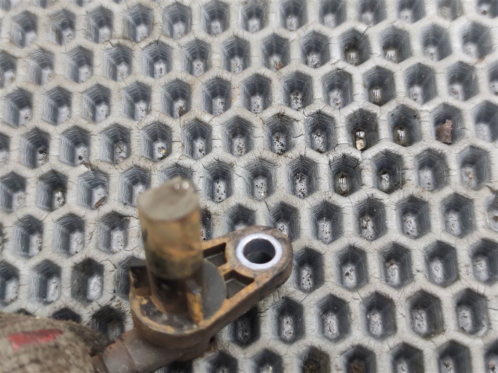 Датчик ABS задний Discovery 2006 L319 AJ41