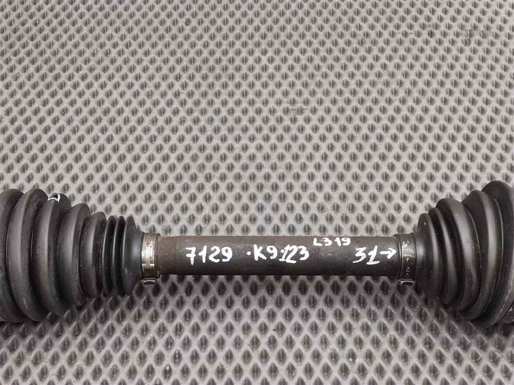 Привод задний левый Discovery 2006 L319 AJ41