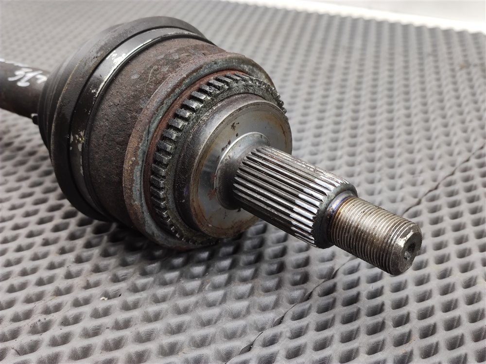 Привод задний левый Discovery 2006 L319 AJ41