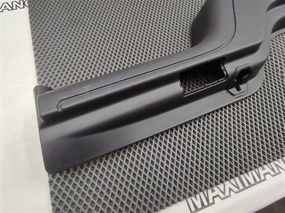 Обшивка двери багажника Discovery 2006 L319 AJ41