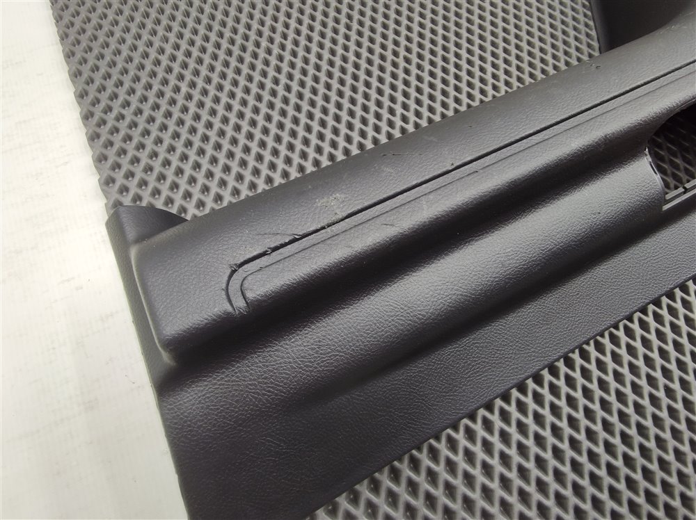 Обшивка двери багажника Discovery 2006 L319 AJ41