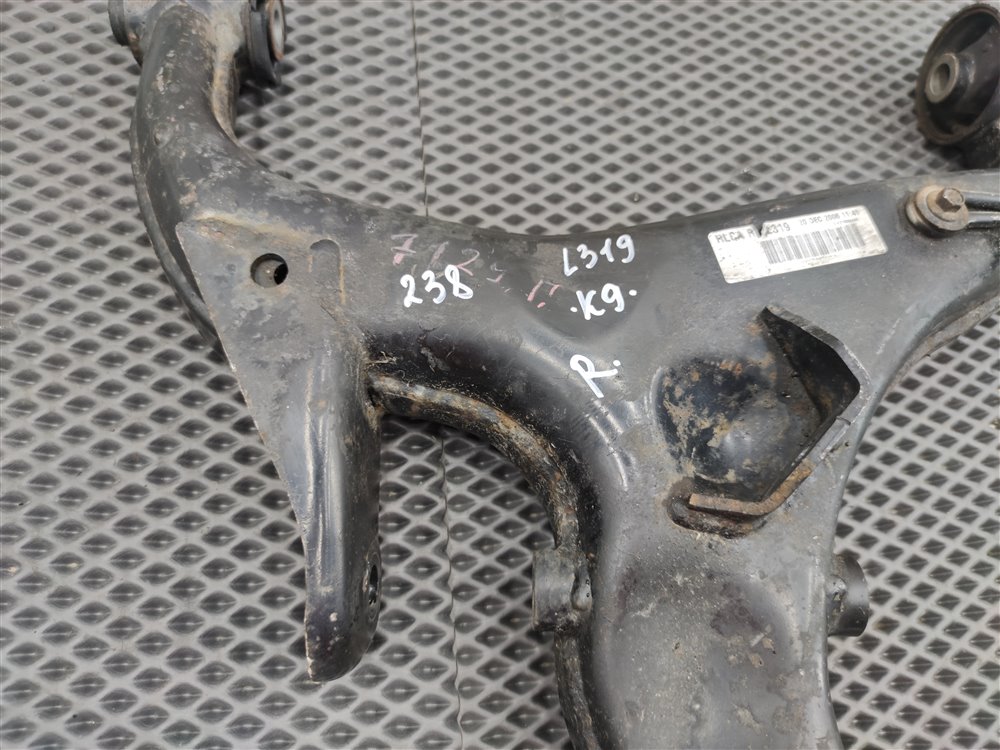 Рычаг задний правый Discovery 2006 L319 AJ41