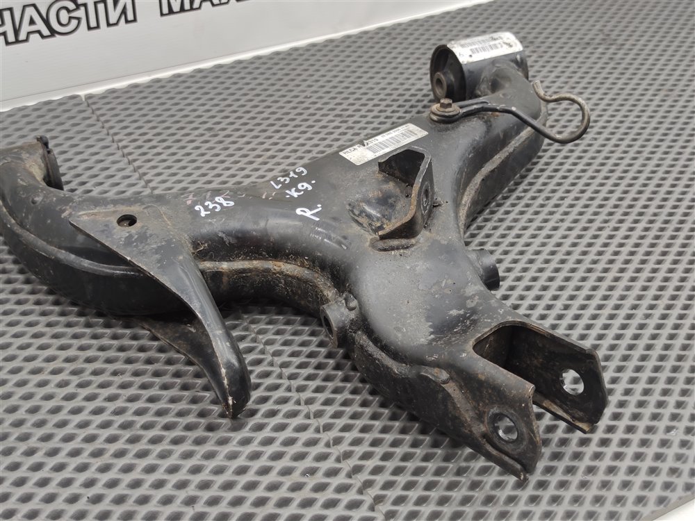 Рычаг задний правый Discovery 2006 L319 AJ41