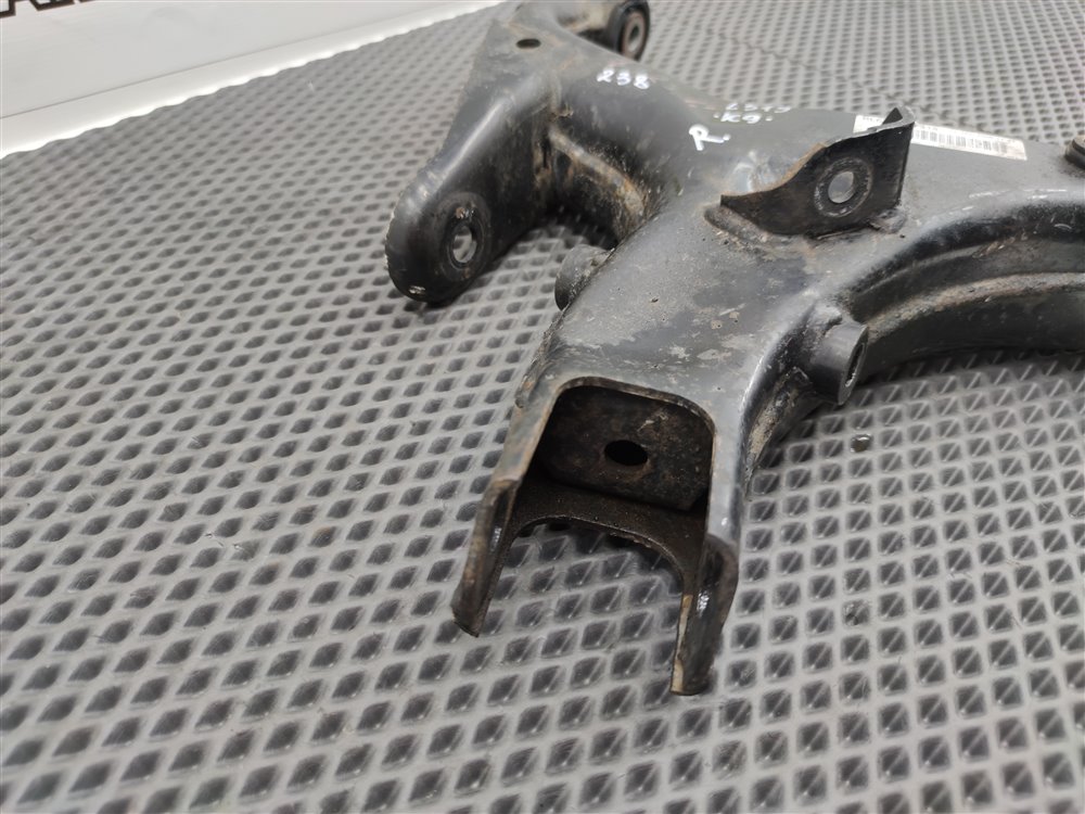 Рычаг задний правый Discovery 2006 L319 AJ41