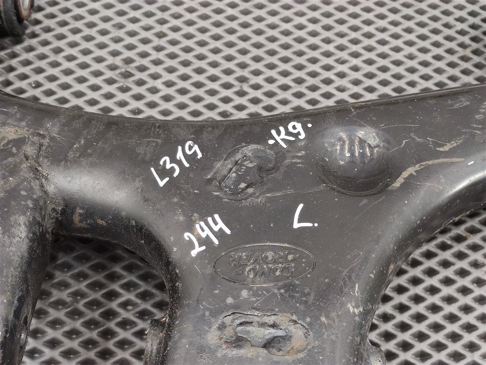 Рычаг задний левый Discovery 2006 L319 AJ41