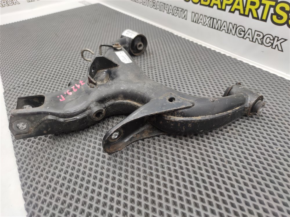 Рычаг задний левый Discovery 2006 L319 AJ41