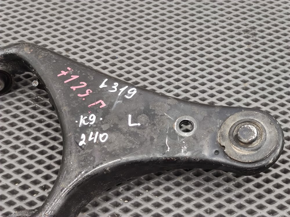 Рычаг передний левый Discovery 2006 L319 AJ41