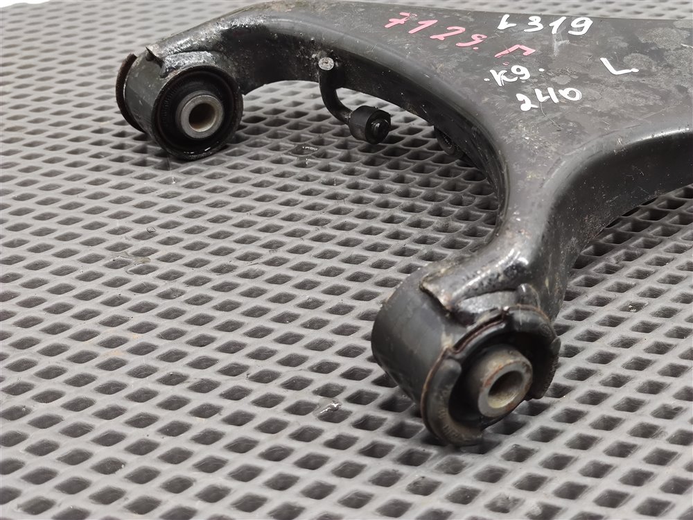 Рычаг передний левый Land Rover Discovery L319 AJ41