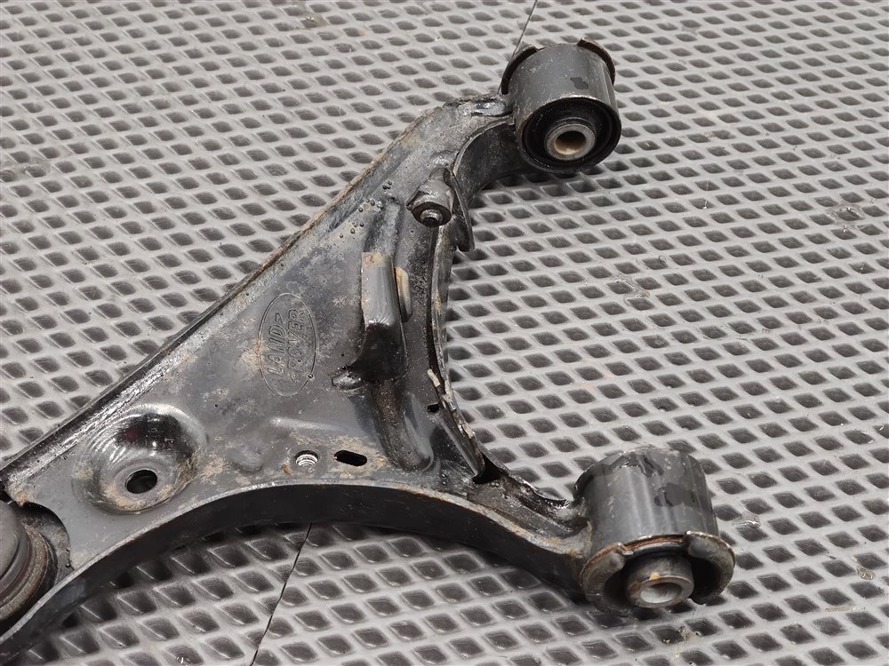 Рычаг передний левый Discovery 2006 L319 AJ41