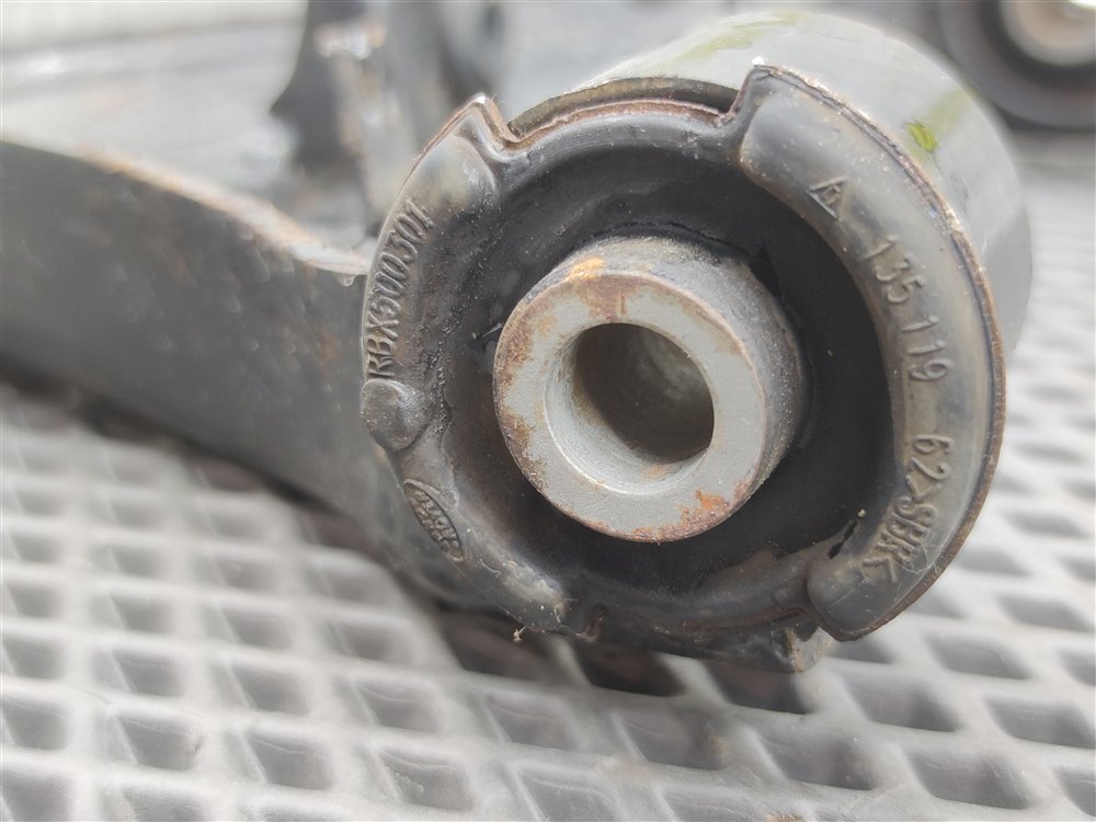 Рычаг передний левый Discovery 2006 L319 AJ41