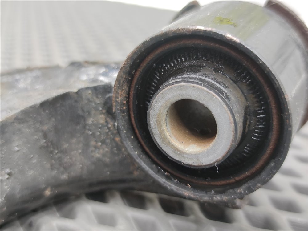 Рычаг передний левый Discovery 2006 L319 AJ41