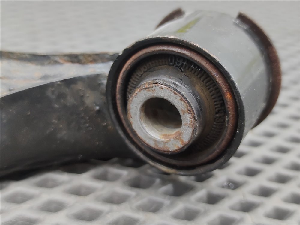 Рычаг передний правый Discovery 2006 L319 AJ41