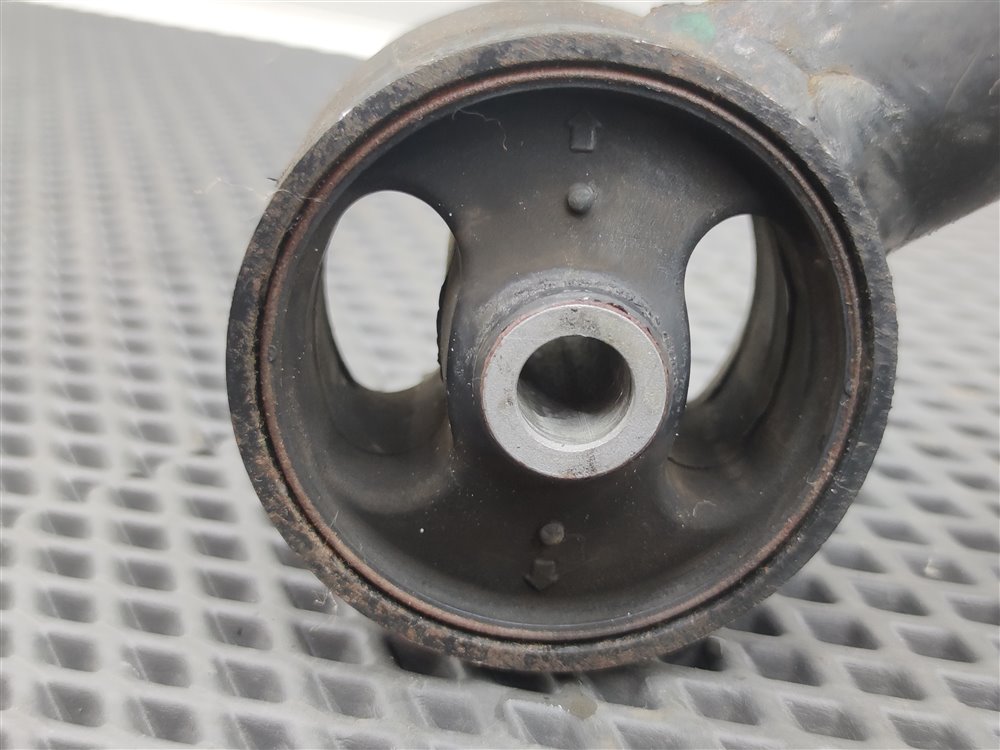 Рычаг задний левый Discovery 2006 L319 AJ41