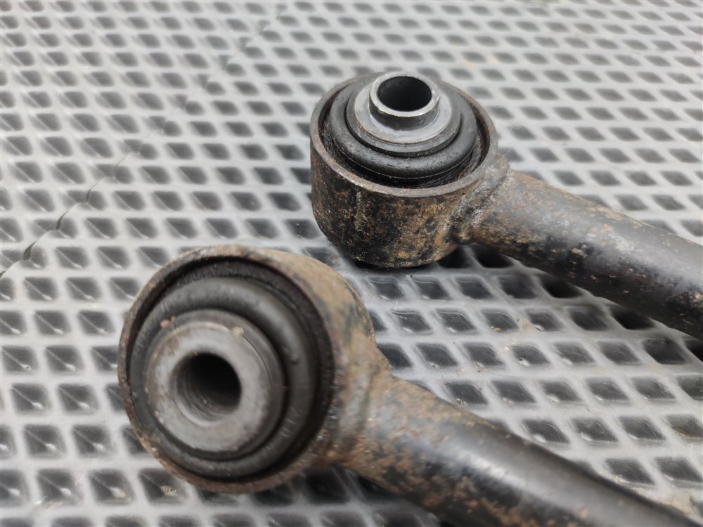 Тяга поперечная задняя Discovery 2006 L319 AJ41