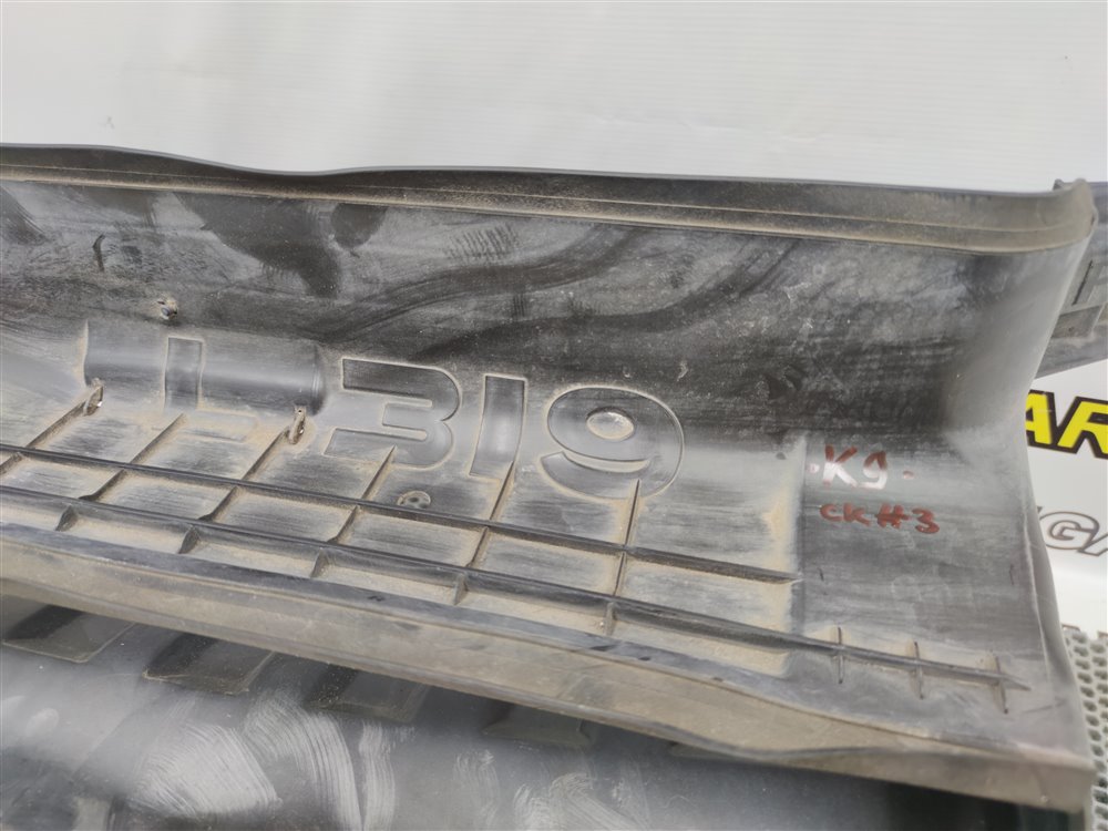 Воздухозаборник передний Discovery 2006 L319 AJ41