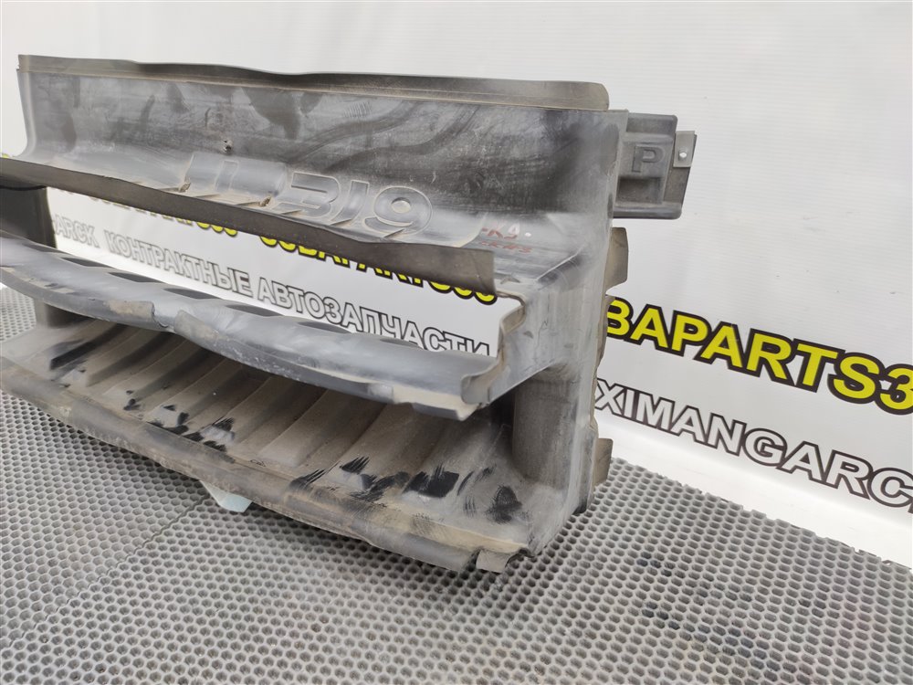 Воздухозаборник передний Land Rover Discovery L319 AJ41