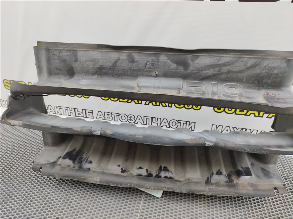 Воздухозаборник передний Discovery 2006 L319 AJ41