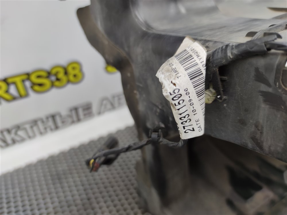 Воздухозаборник передний Discovery 2006 L319 AJ41