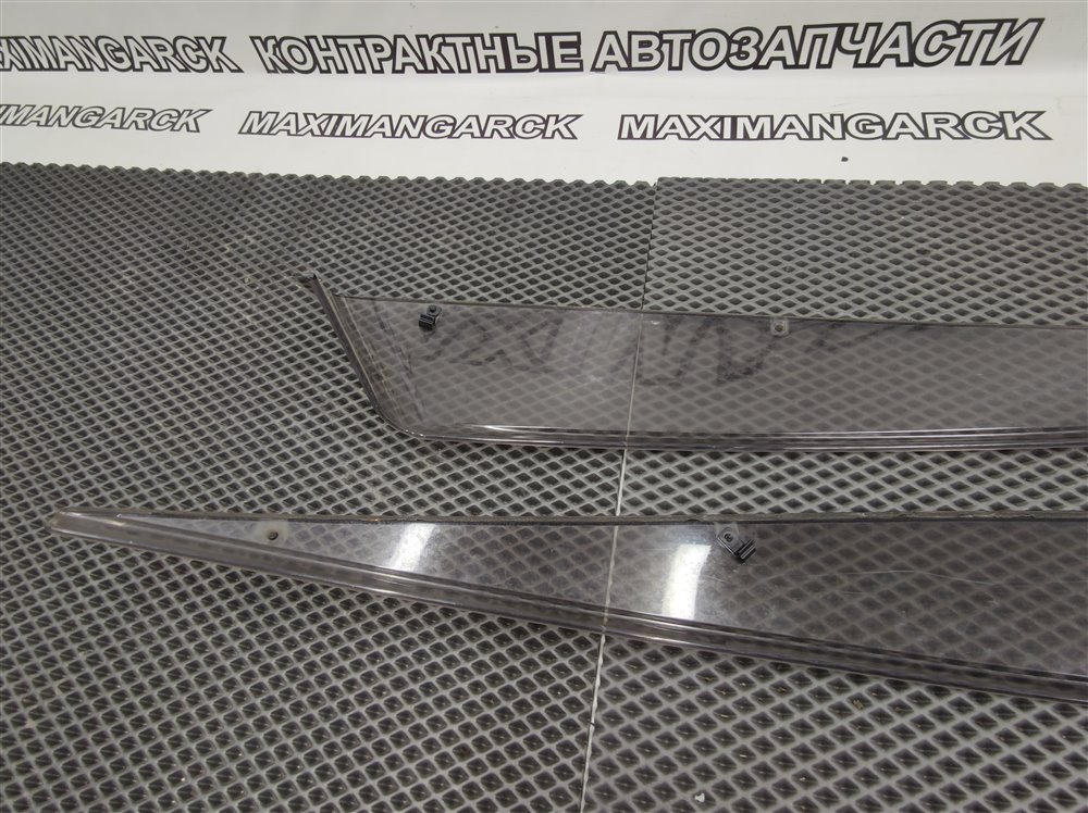 Ветровик передний AXELA 2016 BM6FJ Z6VE