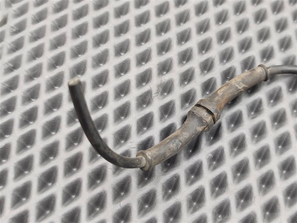 Датчик ABS передний правый Discovery 2006 L319 AJ41