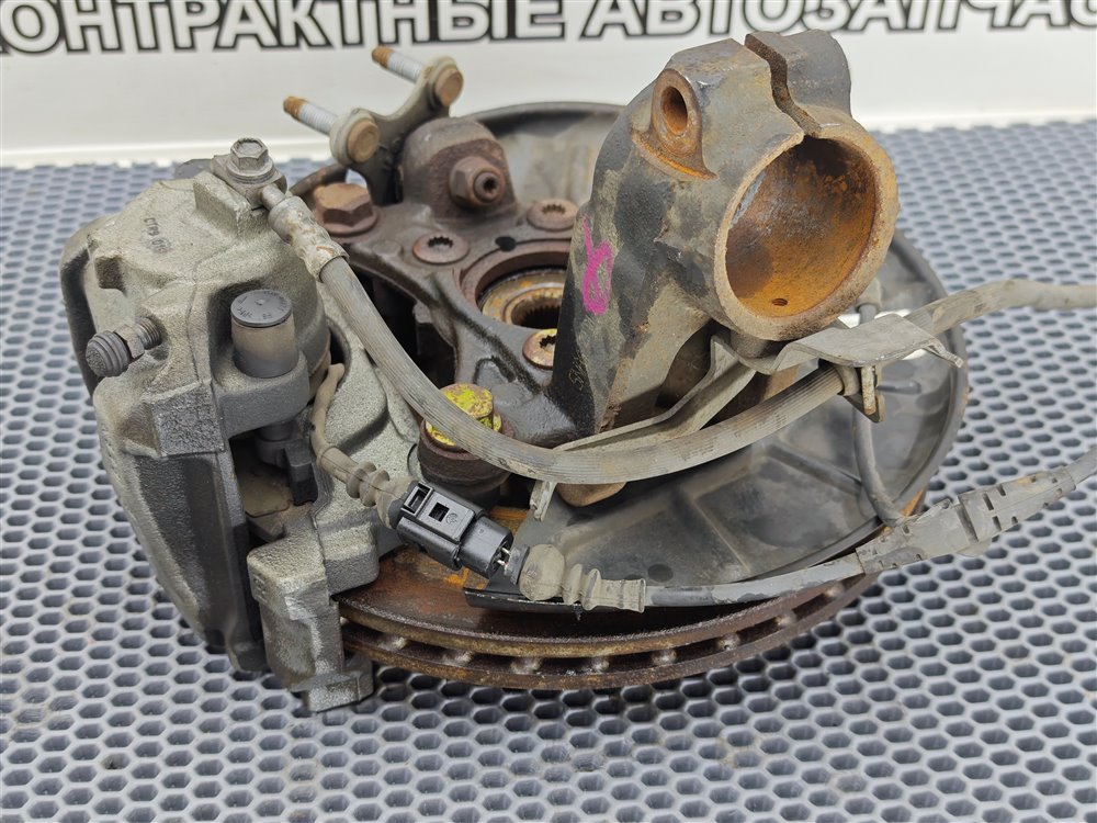 Ступица передняя левая Q3 2012 8U CCZ