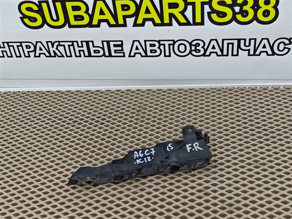 Кронштейн крепления бампера передний правый AUDI A6 2011 C7 CHVA 4G0807284 контрактная