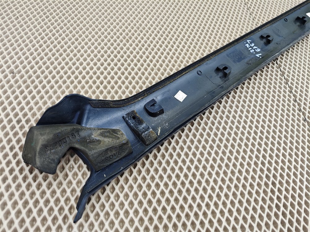 Молдинг лобового стекла передний левый Discovery 2006 L319 AJ41 Молдинг лобового стекла передний левый Discovery 2006 L319 AJ41