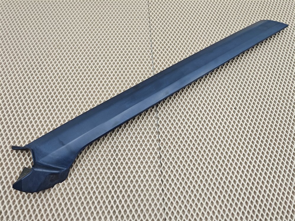 Молдинг лобового стекла передний левый Discovery 2006 L319 AJ41 Молдинг лобового стекла передний левый Discovery 2006 L319 AJ41